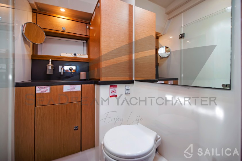 Bavaria Sport 44 - Yacht Charter Sailica