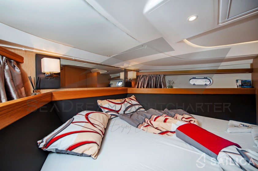 Bavaria Sport 44 - Yacht Charter Sailica