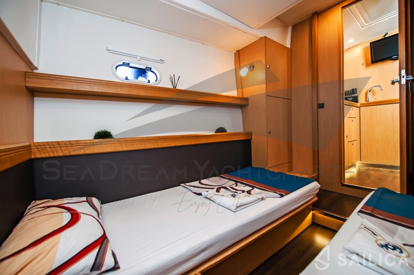 Bavaria Sport 44 - Yacht Charter Sailica