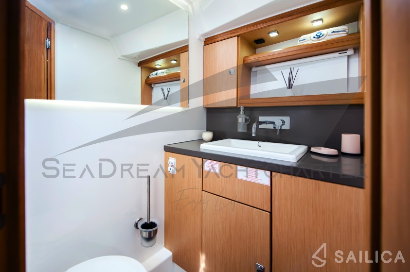 Bavaria Sport 44 - Yacht Charter Sailica