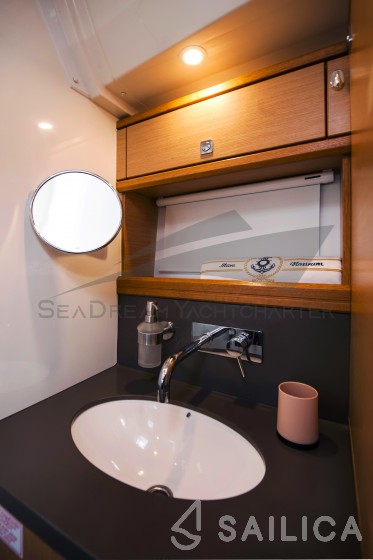 Bavaria Sport 44 - Yacht Charter Sailica