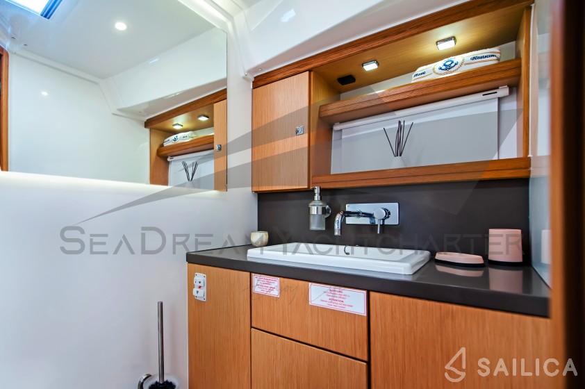 Bavaria Sport 44 - Yacht Charter Sailica