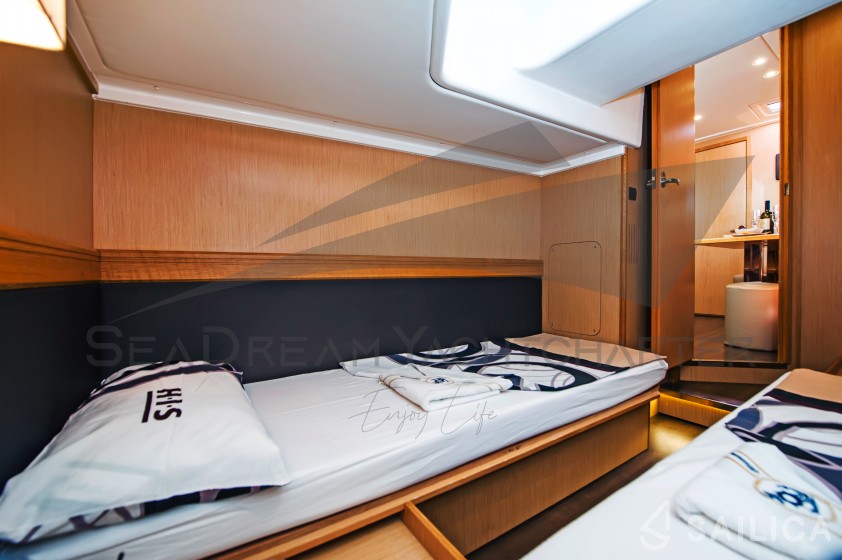 Bavaria Sport 44 - Yacht Charter Sailica