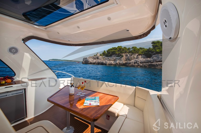 Bavaria Sport 44 - Yacht Charter Sailica