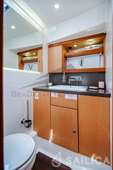 Bavaria Sport 44 - Yacht Charter Sailica