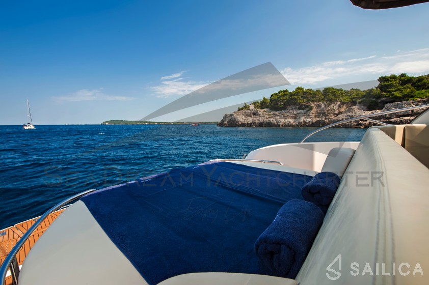 Bavaria Sport 44 - Yacht Charter Sailica