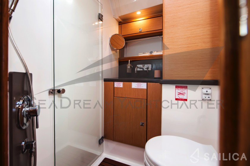 Bavaria Sport 44 - Yacht Charter Sailica