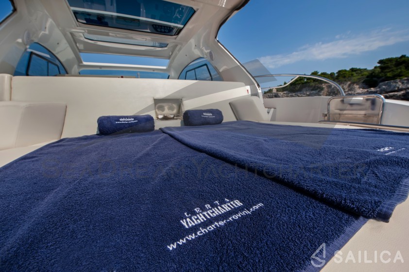Bavaria Sport 44 - Yacht Charter Sailica