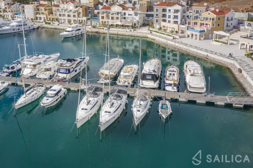 Bavaria 46 Cruiser - Yacht Charter Sailica