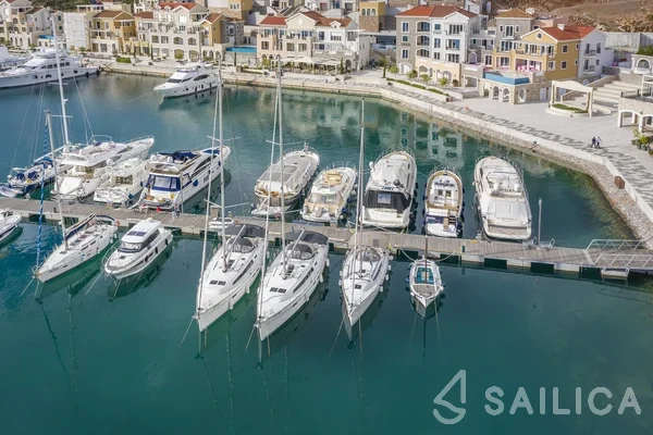 Bavaria 46 Cruiser - Yacht Charter Sailica