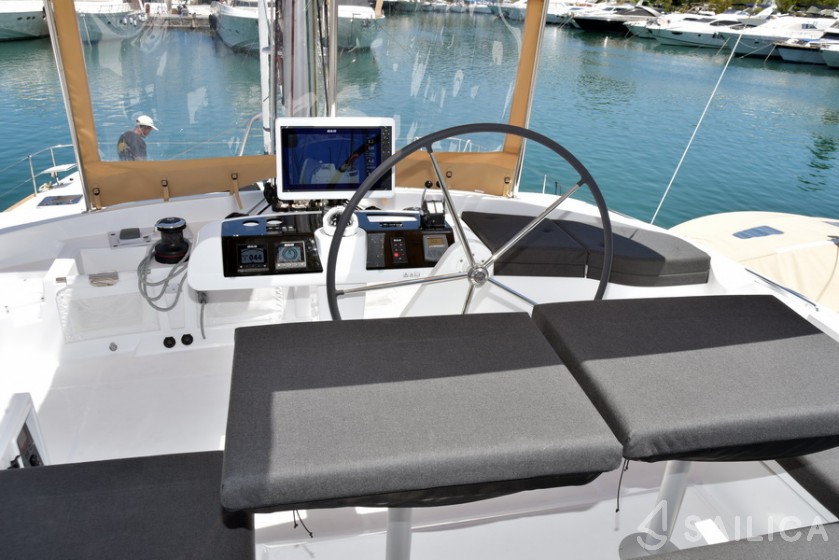 Lagoon 52 F - 6 + 2 cab. - Yacht Charter Sailica