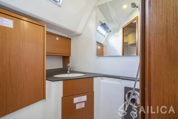 Bavaria 46 Cruiser - Yacht Charter Sailica