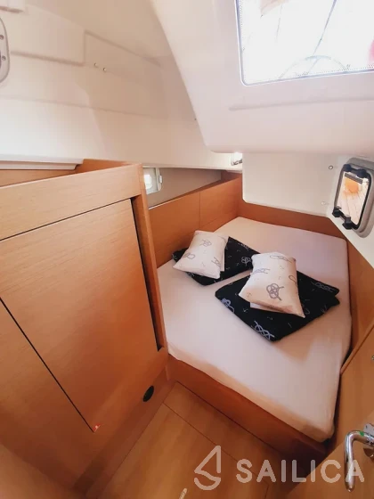 Sun Odyssey 410 - Yacht Charter Sailica