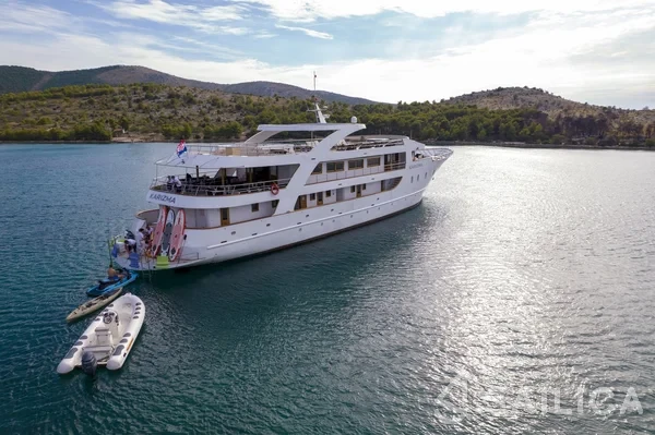 Motoryacht - Yacht Charter Sailica