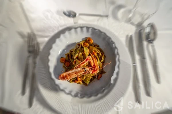 Motoryacht - Yacht Charter Sailica