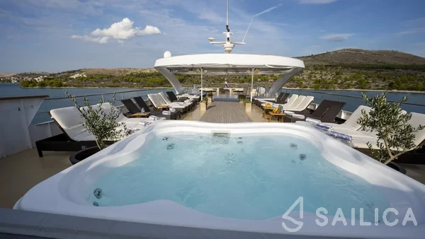 Motoryacht - Yacht Charter Sailica