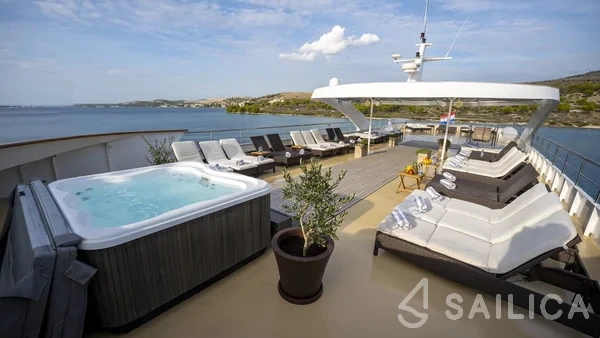 Motoryacht - Yacht Charter Sailica