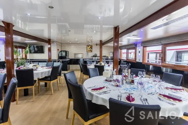 Motoryacht - Yacht Charter Sailica