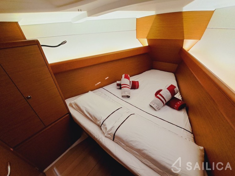 Sun Odyssey 389 - Yacht Charter Sailica