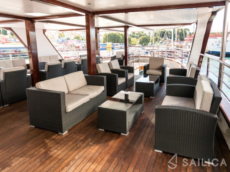 Motoryacht - Yacht Charter Sailica