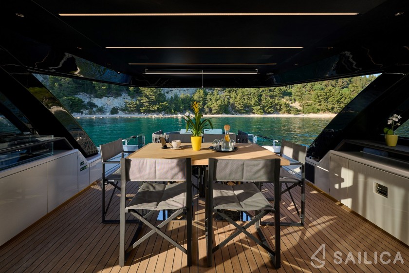 Explorer 62 - Yacht Charter Sailica