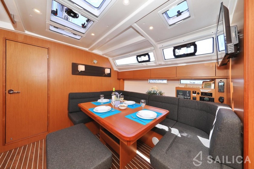Bavaria 46 Cruiser - Photo #16 Bavaria 46 Cruiser - Yacht Charter Sailica