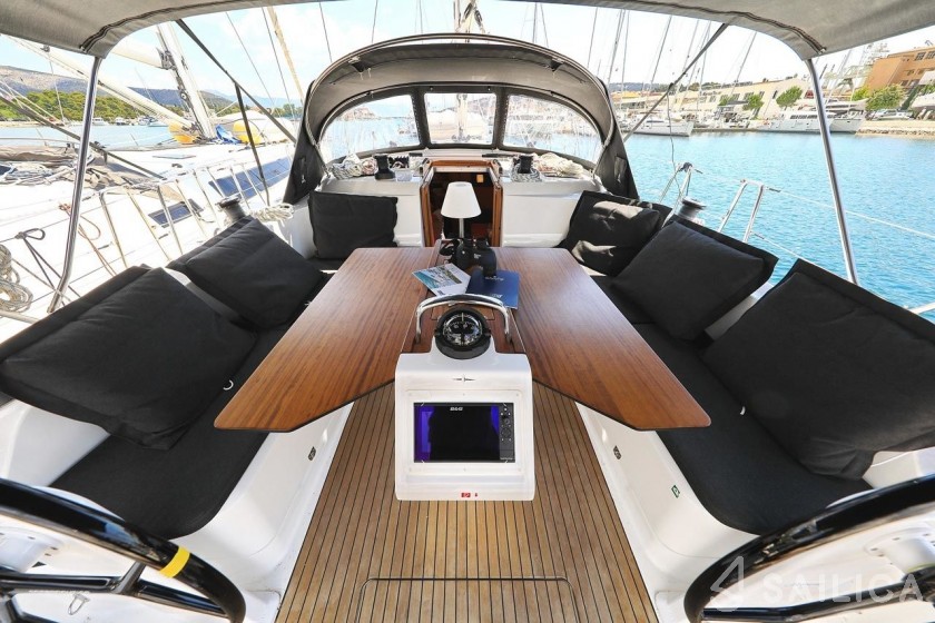 Bavaria 46 Cruiser - Photo #14 Bavaria 46 Cruiser - Yacht Charter Sailica