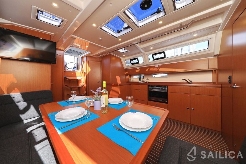 Bavaria 46 Cruiser - Photo #18 Bavaria 46 Cruiser - Yacht Charter Sailica