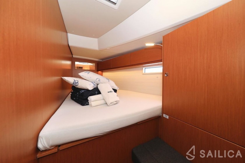 Bavaria 46 Cruiser - Photo #27 Bavaria 46 Cruiser - Yacht Charter Sailica