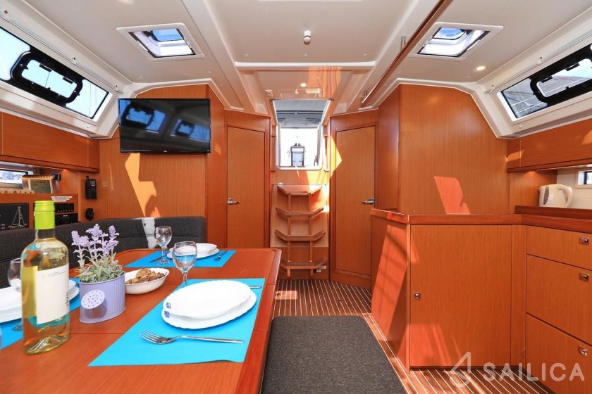 Bavaria 46 Cruiser - Photo #22 Bavaria 46 Cruiser - Yacht Charter Sailica