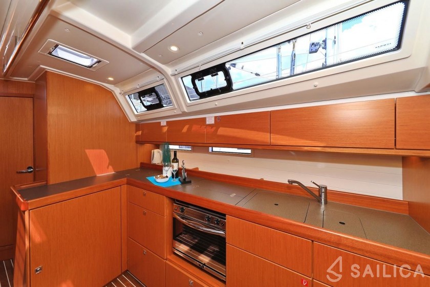 Bavaria 46 Cruiser - Photo #19 Bavaria 46 Cruiser - Yacht Charter Sailica