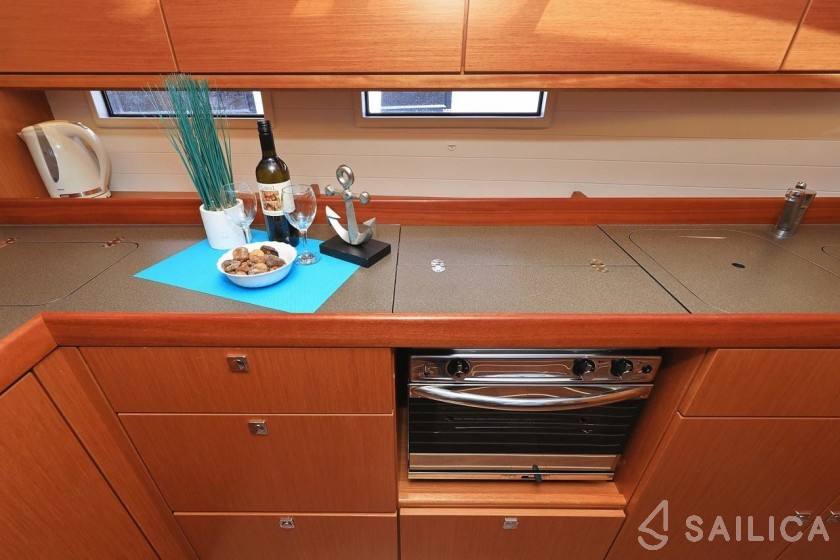 Bavaria 46 Cruiser - Photo #20 Bavaria 46 Cruiser - Yacht Charter Sailica