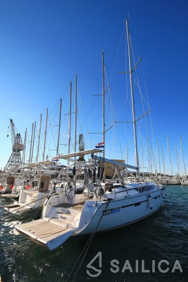 Bavaria 46 Cruiser - Photo #44 Bavaria 46 Cruiser - Yacht Charter Sailica
