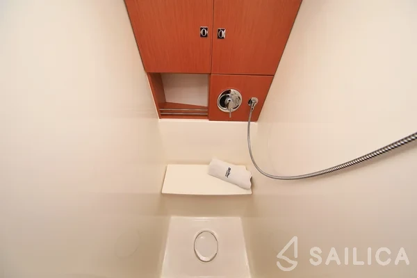 Bavaria 46 Cruiser - Photo #68 Bavaria 46 Cruiser - Yacht Charter Sailica