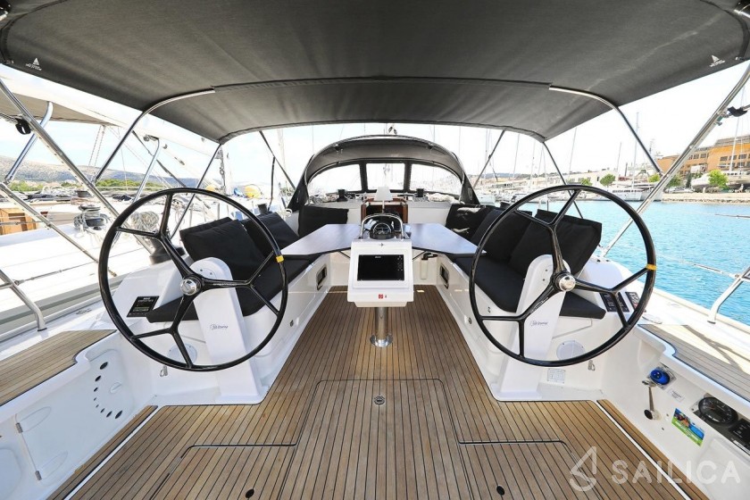 Bavaria 46 Cruiser - Photo #12 Bavaria 46 Cruiser - Yacht Charter Sailica