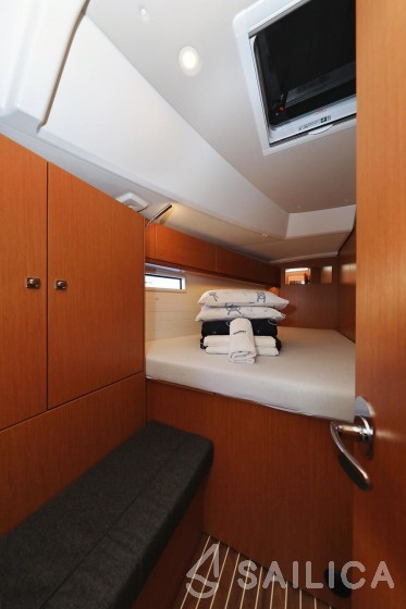 Bavaria 46 Cruiser - Photo #24 Bavaria 46 Cruiser - Yacht Charter Sailica