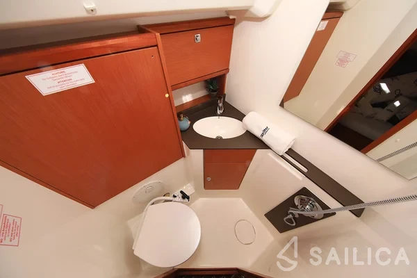 Bavaria 46 Cruiser - Photo #65 Bavaria 46 Cruiser - Yacht Charter Sailica