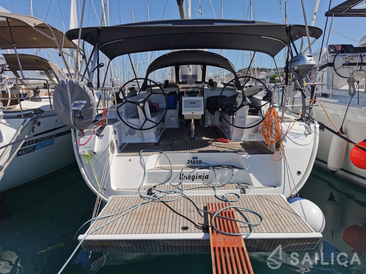 Bavaria 46 Cruiser - Photo #3 Bavaria 46 Cruiser - Yacht Charter Sailica