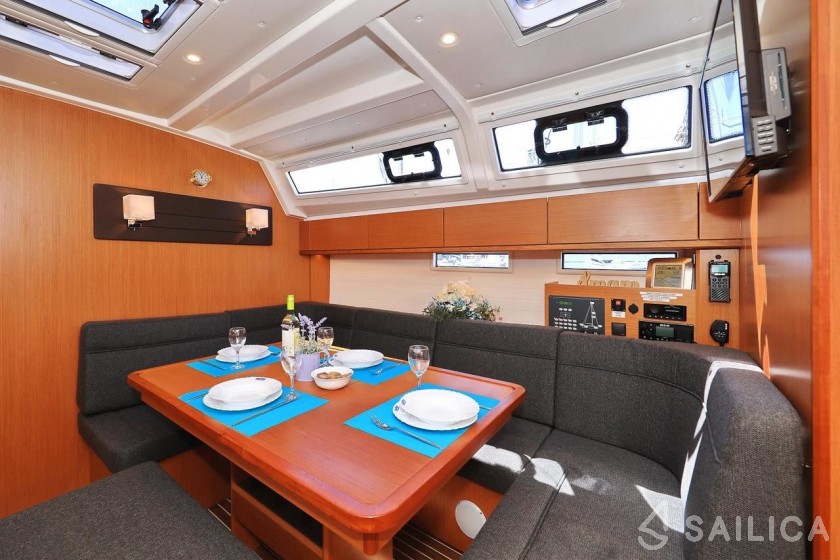 Bavaria 46 Cruiser - Photo #17 Bavaria 46 Cruiser - Yacht Charter Sailica