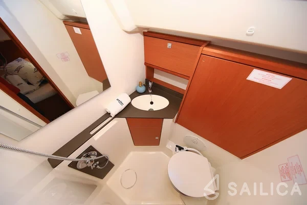 Bavaria 46 Cruiser - Photo #63 Bavaria 46 Cruiser - Yacht Charter Sailica