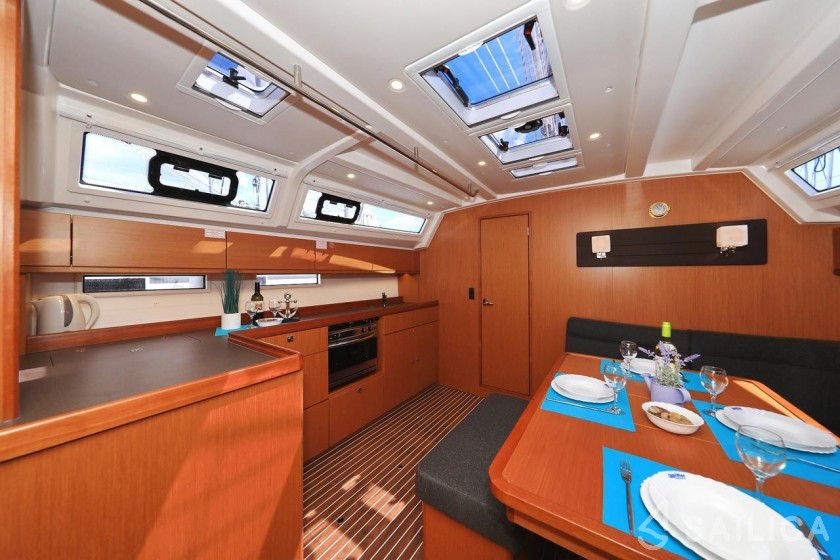 Bavaria 46 Cruiser - Photo #15 Bavaria 46 Cruiser - Yacht Charter Sailica
