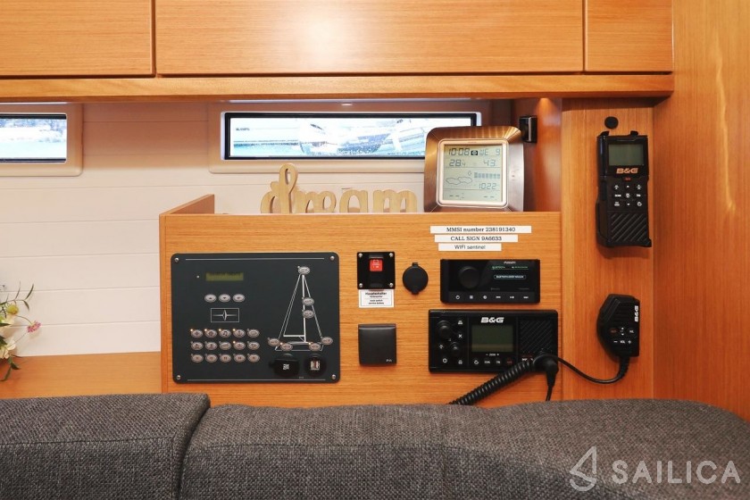 Bavaria 46 Cruiser - Photo #21 Bavaria 46 Cruiser - Yacht Charter Sailica