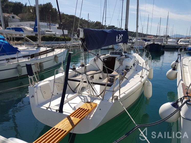 X-yachts 35 - Yacht Charter Sailica