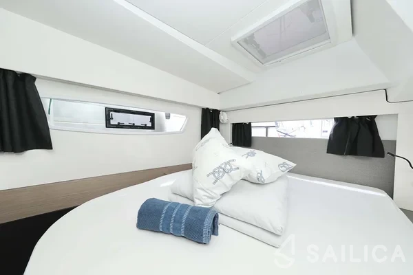 Astréa 42 - Yacht Charter Sailica