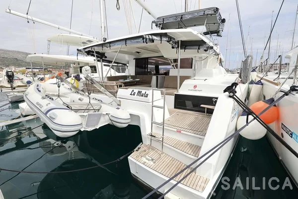 Astréa 42 - Yacht Charter Sailica
