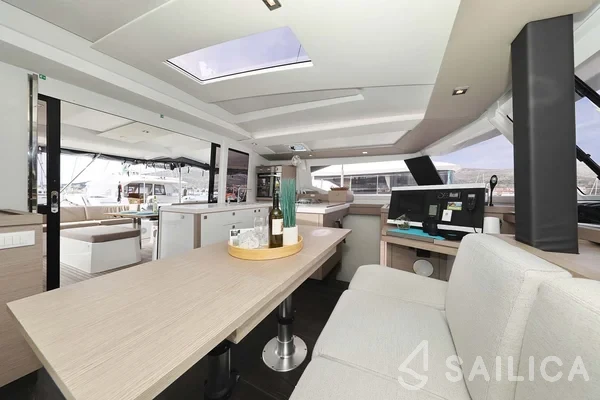 Astréa 42 - Yacht Charter Sailica