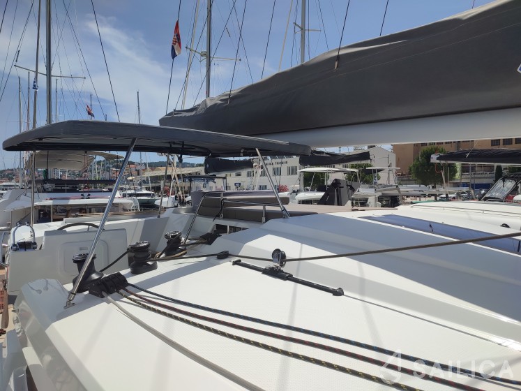 Astréa 42 - Yacht Charter Sailica