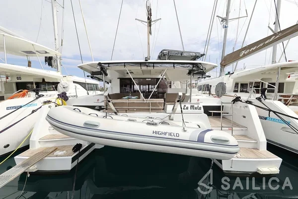 Astréa 42 - Yacht Charter Sailica