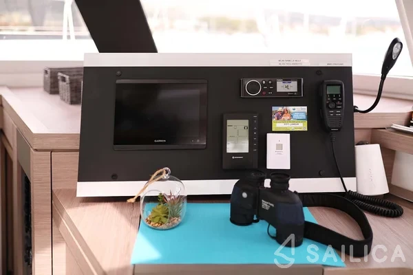 Astréa 42 - Yacht Charter Sailica