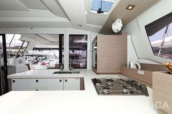 Astréa 42 - Yacht Charter Sailica